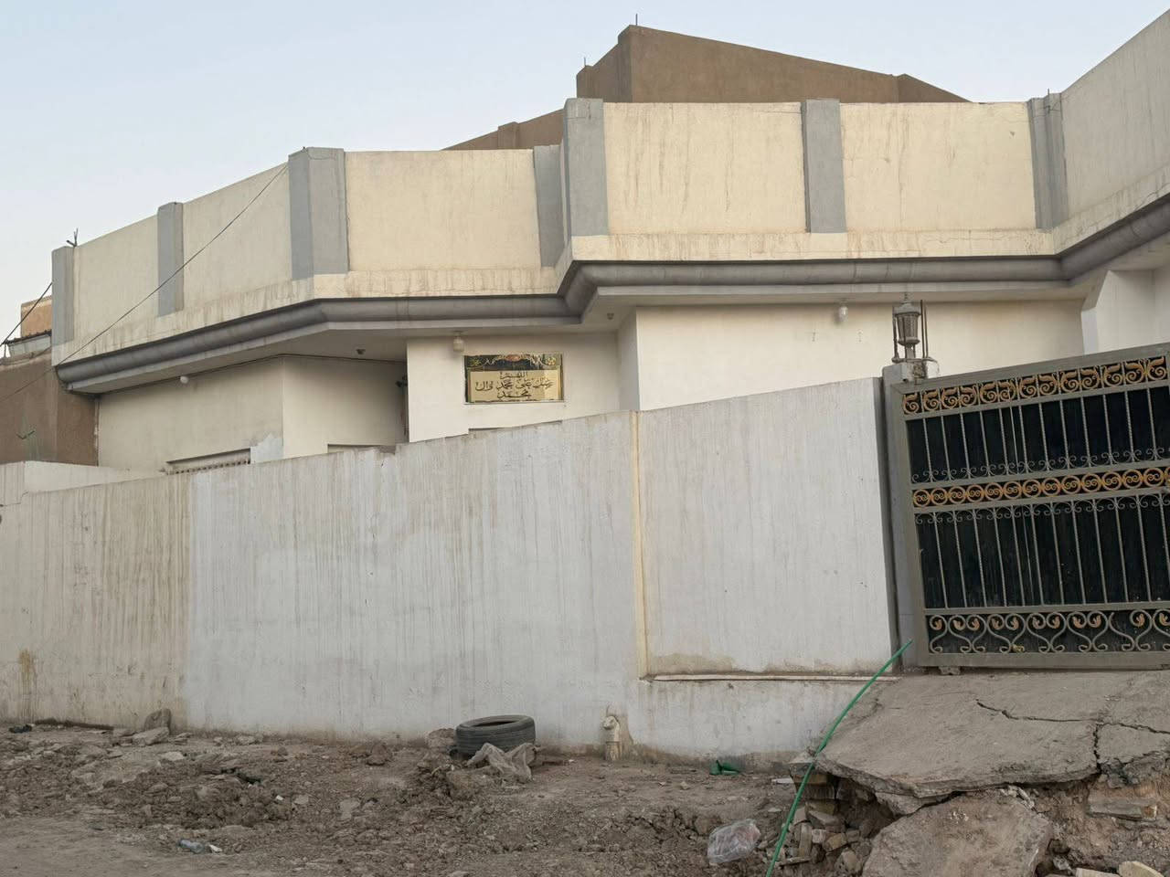 يالله
السلام عليكم 

رمضان كريم  تقبل الله طاعاتكم وغفر الله ذنوبكم 

يعلن مكتب الوسام الذهبي عن وجود دار للبيع مساحته 270م

طابقين 
عنوان حله بابل
بناء درجه أولى 

طابو صرف حي ١٧ تموز 

تفاصيل الدار ٣غرف نوم ٢مجمع صحيات استقبال ومطبخ 

وكيلدور 

تسيليم مفتاح مباشر 

السعر 330مجال بسيط

تفاصيل أكثر مراجعه المكتب أو الاتصال عل الأرقام الموجوده في المنشور 

***********

***********
