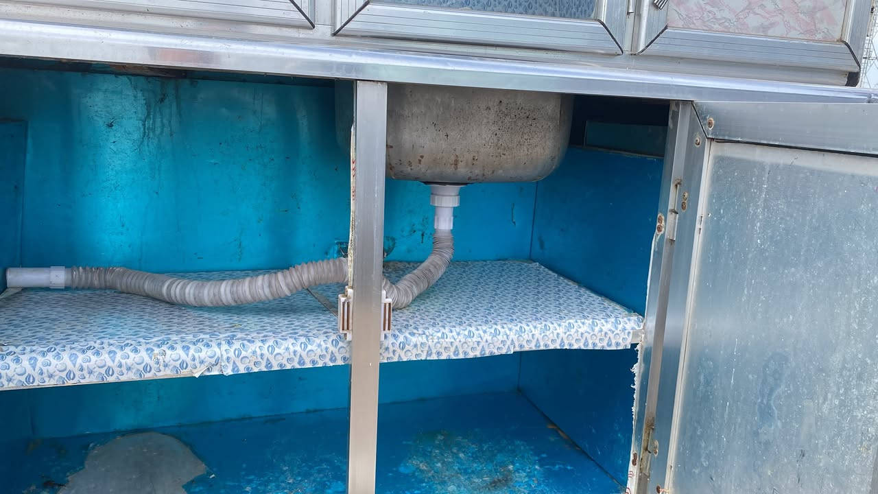 السلام عليكم غرفه نوم صاج للبيع كلش نظيفه سعرهه ٥٥٠ وبيهه مجال وكاونتر مترين للبيع سعره ١٥٠ وبي مجال المكان بغداد البكريه ***********
