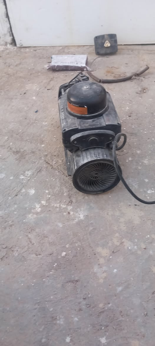 سلام عليكم ماطور ماي يصعد طوابق حساسات يشتغل وينطفي وحده البيع السعر ٨٠ سعر الجديد ب٢٦٠ المكان نجف حي النصر ***********
