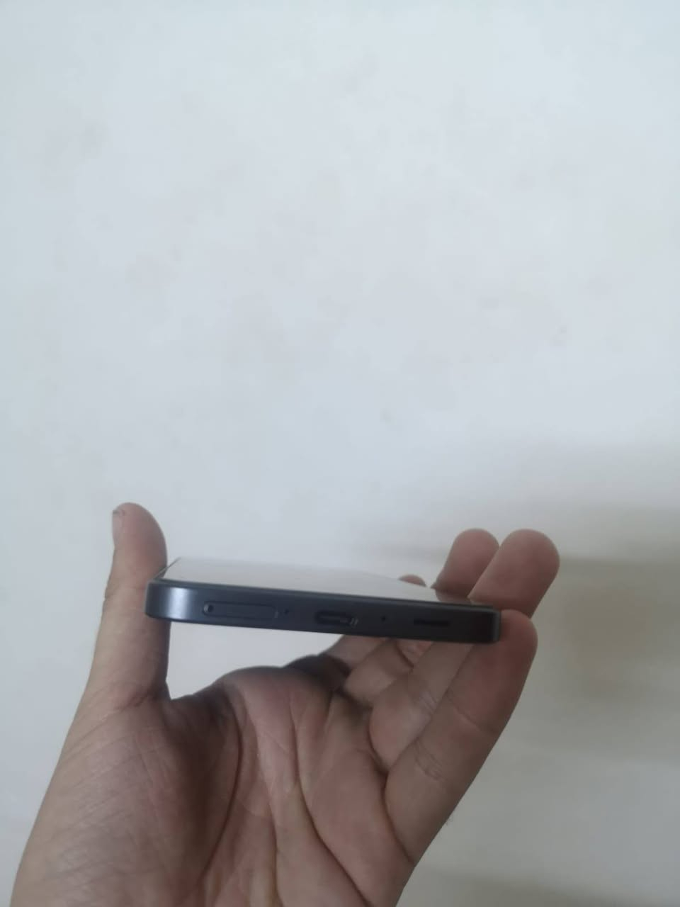 السلام عليكم
هاتف سامسونك كالكسي A36 ذاكره 128 /8  بطاريه ممتازه 
اخو الجديد اخذته قبل شهرين استخدام قليل كلش 340 
للمراوس بكوكل بكسل الي عنده مراوس ينزل 
مكاني بغداد 
للتواصل :***********
