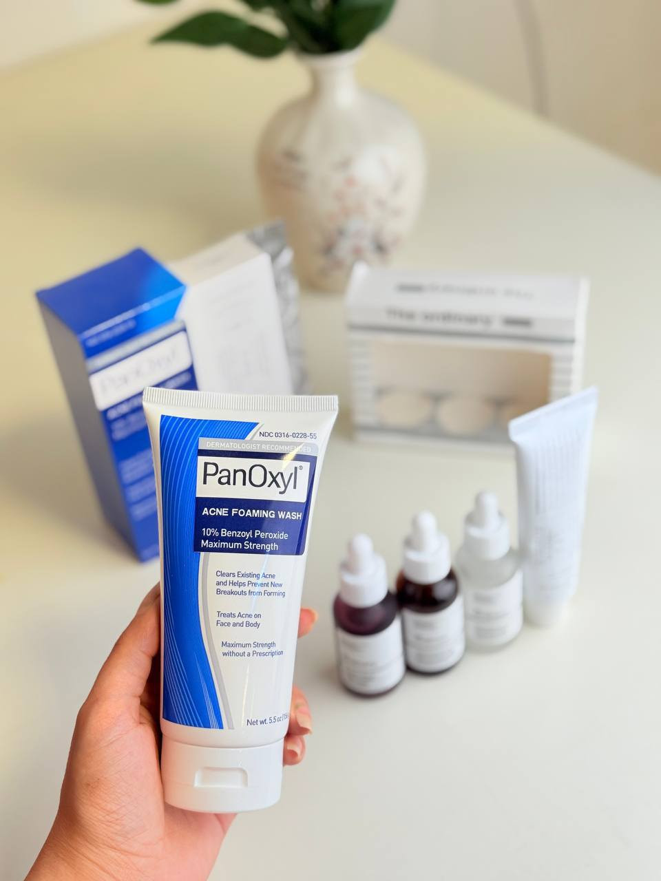 عرض التصفيه  والنظارة والترطيب🔥

 غسول رغوي للوجه والجسم لعلاج حب الشباب، يحتوي على 10% بنزويل بيروكسيد، وهو مصمم لتنظيف البشرة وعلاج حب الشباب الموجود ومنع ظهور حبوب جديدة. 
Dr. Althea 345 Relief Cream: كريم مرطب ومهدئ مصمم لإصلاح حاجز البشرة، ويحتوي على مكونات مثل النياسيناميد والبانثينول ومستخلص الصبار لتهدئة وترطيب وتقليل الشوائب. 
متوفر توصيل لجميع المحافظات العراق الحجز والستفسار خاص


**إذا كنت صاحب هذا الإعلان وتريد حذفه لأي سبب، رجاءا أرسل رسالة إلى الدعم الفني**