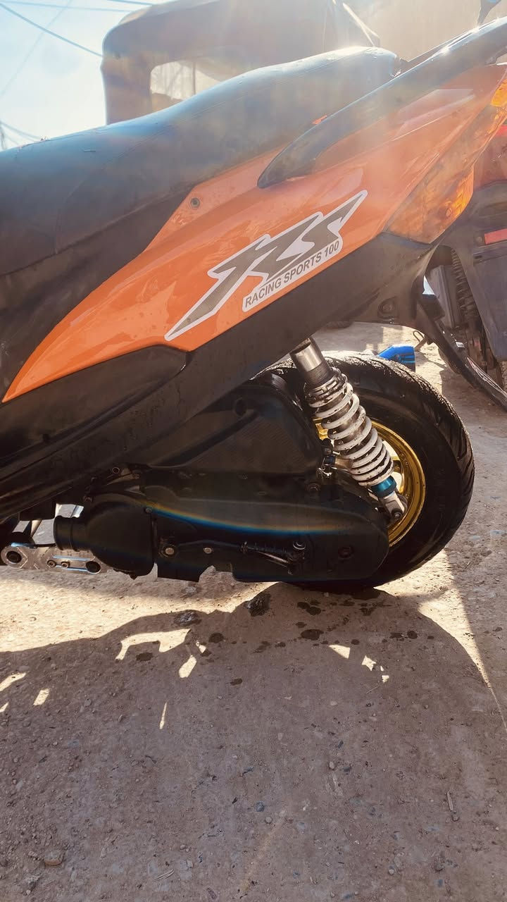 ماكس عدلة للبيع  لو مراوس  مكاني شعب حي البساتين
السعر 350 وبيهة مجال
بوشة رياضي  صالنصة رياضي 
كلاجات رياضي شيال رياضي اصلي
لون مميز برتقالي
كابريتر اصلي شلعة ومعدل
ويل كب  ذهبي ستان رياضي
تايرات مال بالة
بيهة نقص قليل


**إذا كنت صاحب هذا الإعلان وتريد حذفه لأي سبب، رجاءا أرسل رسالة إلى الدعم الفني**