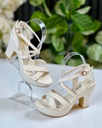 حذاء نسائي • كعب ٧سم • مقاسات ٣٧-٤١