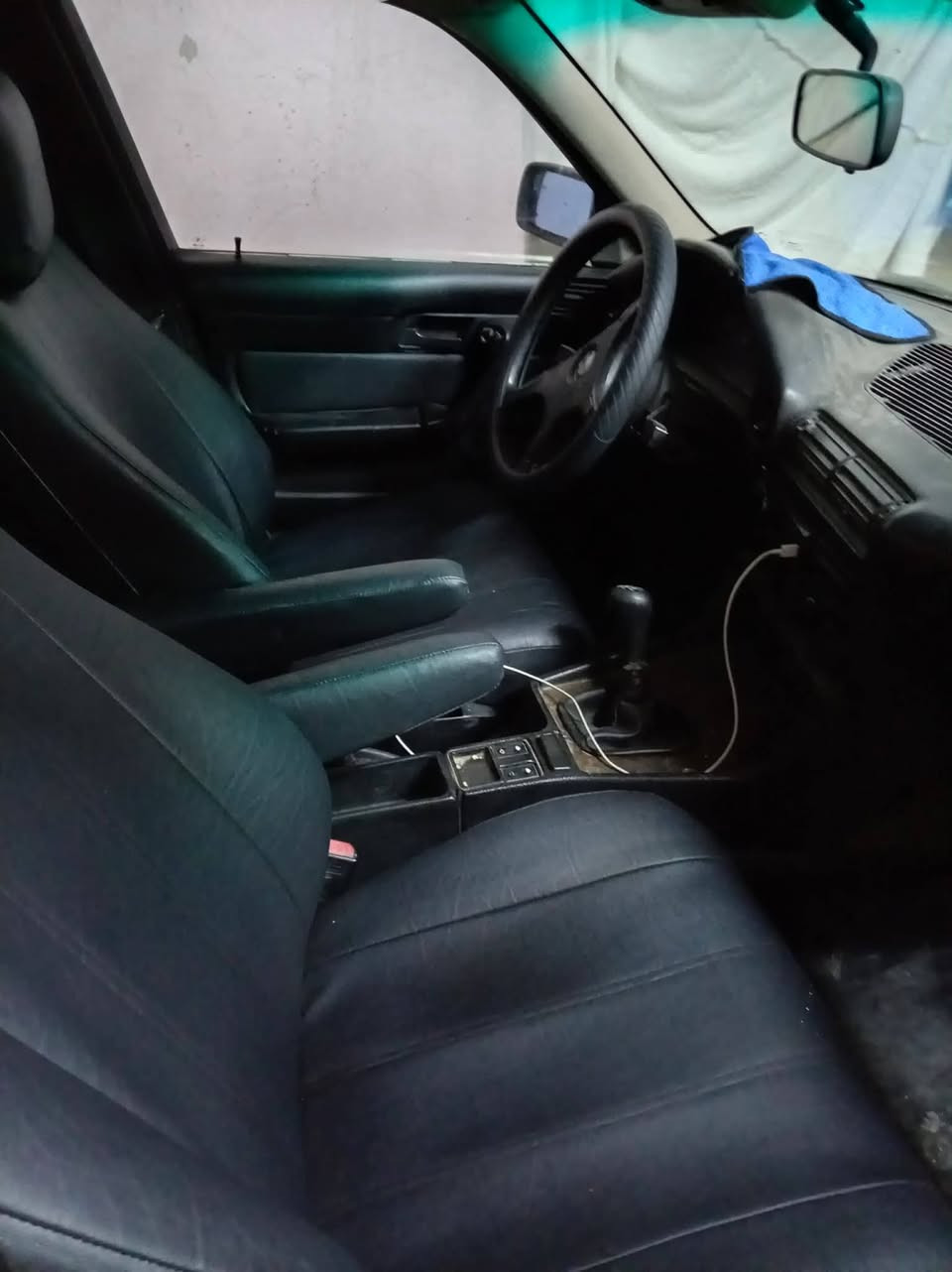 السلام عليكم بي ام 520 كير عادي مكينه فل صبغ عام جماليه
داخل جلد كهربائية شغاله طخم امامي خلفي جديد 
لايت زينون العنوان موصل جانب الأيمن صناعه القديمه 
***********
***********
