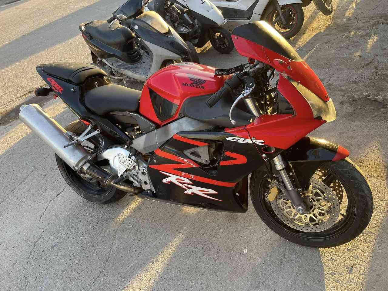 سلام عليكم دفل 954 دراجه مكينه مجفته جديد شرط خرسه لا صوت ولا اي شي بعدهه على سحك شراي يتصل دراجه بدون رقم  عنوان بغداد ***********
