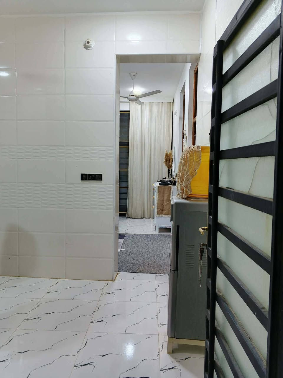 للبيع
مشتمل طابقين100م( مربع) ركن عل شارعين(بلخضراء الجديدة)زراعي مقابيل المعارض بلتحديد معرض المياحي كامل القاطين 3غرف نوم استقبال مطبخ صحيات بناء حديث سنه 2025
خدمات كامله(ماء+مجاري +كهرباء) بلباب.السعر قفل 85مليون.. للاستفسار رقم صاحب الدار ‏‪***********‬‏
