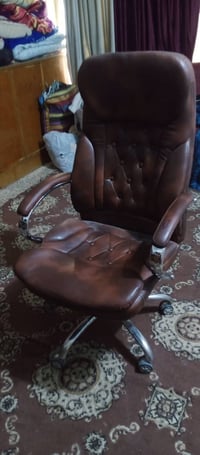 كرسي للبيع سعر مناسب ستفسار خاص او واتساب 07868267571