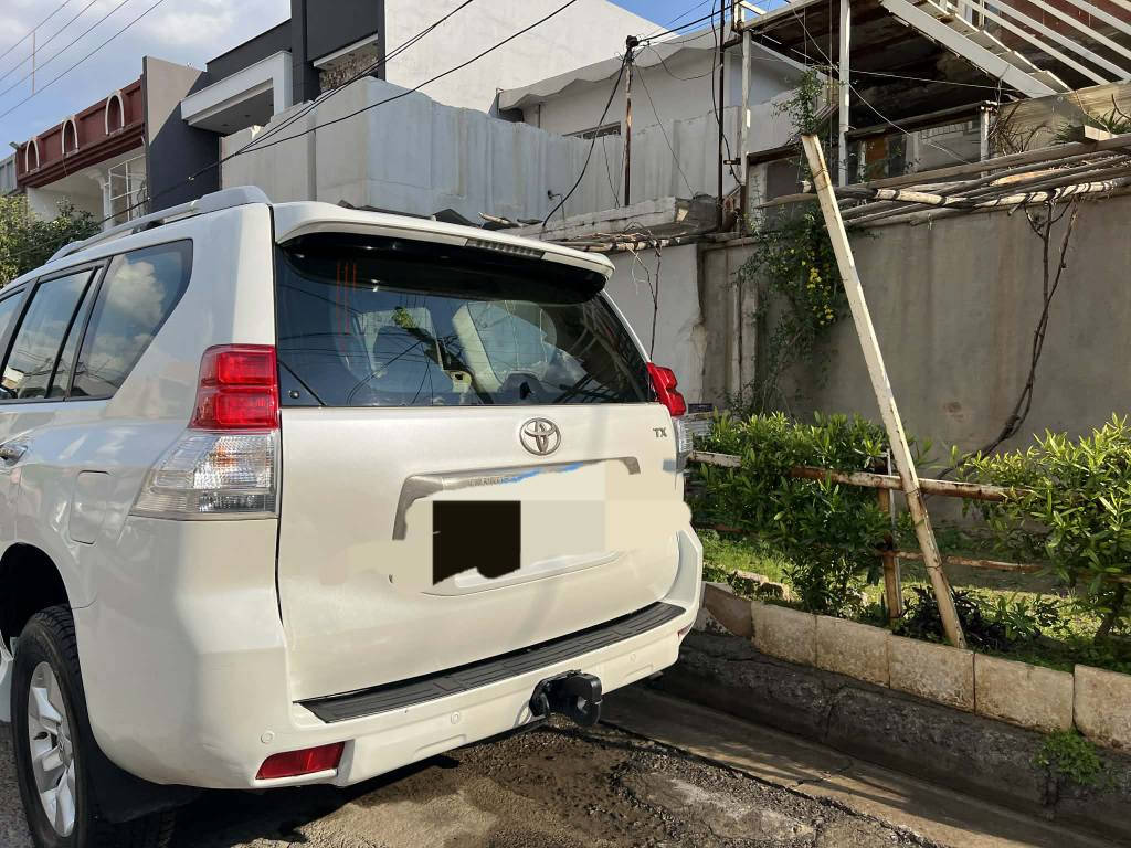 تويوتا  پرادۆ 2010  نیو چاملغی پشتەوەی بۆیاغە  مەکینەی نەکرایتەوە مەکینە بوخاری هەیە رەقەمی و سەنەوی هەزەز نوێیەی ژمارە تەلەفۆن /*********** نرخی 198 مەجاڵ أربيل, العراق
