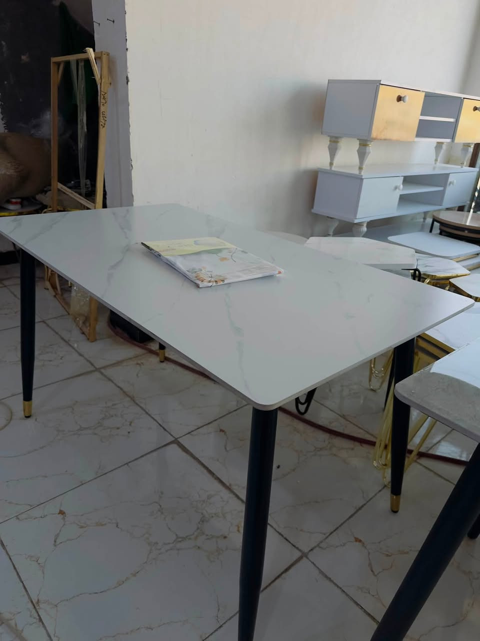 تحية طيبة زبائننا الكرام..عرض خاص ١٢٠الف توفر ميز طعام مرمر قياس ١٢٠×٧٠سم متوفر باللوان مختلفة العنوان الناصرية الاسكان الصناعي نزلة الثانية قرب مدرسة الكندي يوجد توصيل داخل الناصرية للتواصل عبر ***********اهلا وسهلا بكم.
