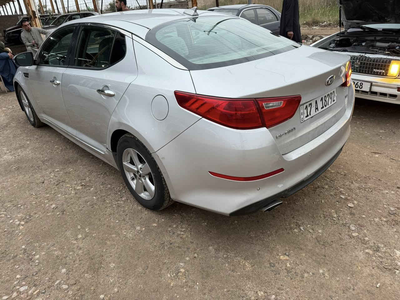 كيا اوبتيما رقم نكليزي بسمي تحويل او وكالة 
سياره نظيفه جدا ماشيه ١١٤ 
تبديل بنيد وجاملع بدون صبغ 
وصبغ باب اثر شخوط فقط
كير مكينه شرط مكان سوق الشيوخ
سعره ١١٨ وبيهً مجال بيع او مراوس 
***********
