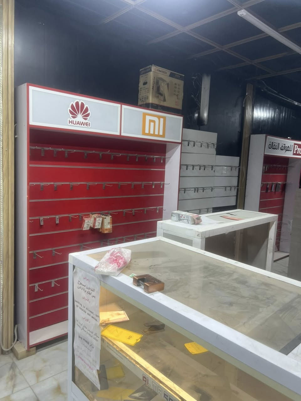 السلام عليكم
غراض محل موبايل كاملة لبيع 
المراسلة او الاتصال ***********
