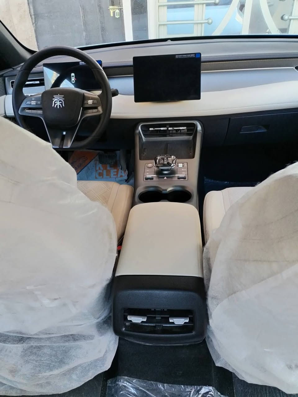 السلام عليكم بي وايدي ٢٥ بيهه نص باب صبق ماشيه ١٠الف بسمي ثاني يوم تحويل مكان بغداد سعر ١٧وبيهه مجال بصيط ***********
