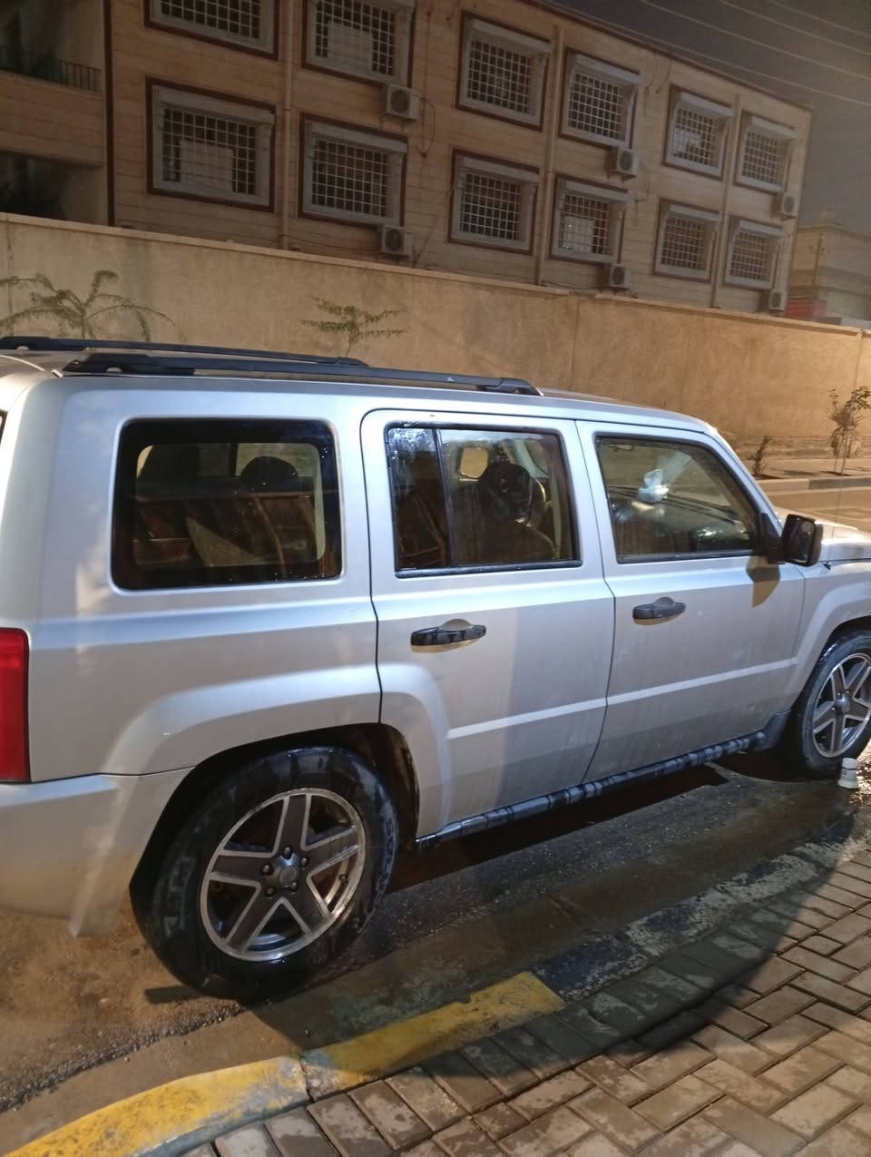 السلام عليكم للبيع جيب باتريوت موديل 2009 سياره جهازه رقم بغداد  دولي بسمي شرط تحويل سياره بيه صبغ تجي شوف عين سعر 85 بيه مجال للشراي ستفسار اتصال *********** مكان سياره البصره
