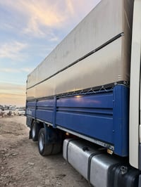 شاحنة • للبيع