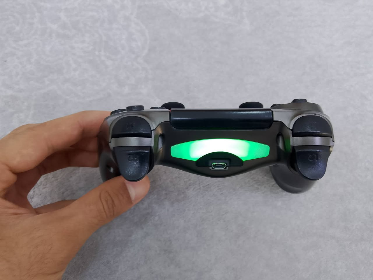السلام عليكم 
جهاز PS4 للبيع 
سلم أولاين ذاكرة 500 نظام 13.50 أخر اصدار 
جهاز لوك أستيكر جديد لا مفتوح ولا داخل مصلح 
مع جوستك عدد 2 وحد أحترافي 
مع قرص GTA 
مع  يوبي اس جديد بالكارتون 
داخل الجهاز لعبة efootball
  ولعبة FARCRY6
سعر 250 قفل 
*********** واتساب 
 بغداد مدينة الصدر
