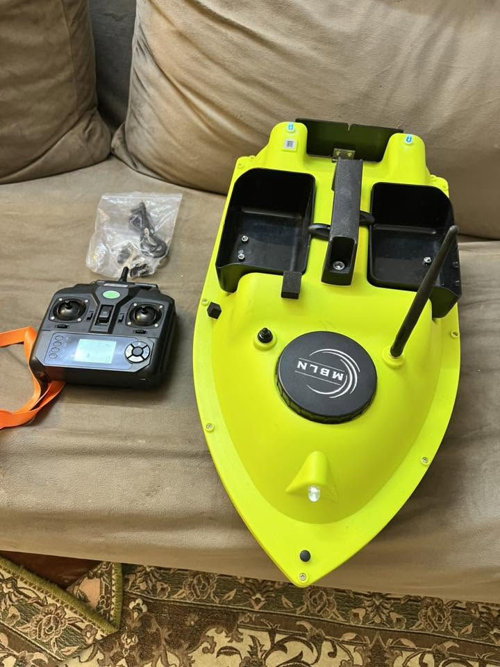 🚣 زورق 🚣‍♀️ صيد 🚣‍♀️ سمك 🎣 

قارب صيد لاسلكي (RC Bait Boat) من نوع MBLN مزود بنظام GPS بلون أصفر فاقع.
يحتوي على 3 حاويات للطعم يمكن التحكم بهما عن بعد لإلقاء الطعم في أماكن محدد. 
يأتي مع جهاز تحكم عن بعد يتيح وظائف مثل العودة التلقائية ونقاط تحديد المواقع.
يعمل ببطارية ليثيوم قابلة لإعادة الشحن، 
سعتها 13500 mA 
الجهاز مستخدم ونسبه نظافته 95 بالميه 
وموضح بالصور تفاصيله 
غطاء الريمونت مفقود 😢
 السعر 110 الف والتوصيل مجاني 
ولضمان حقك عند الحجز اشغل الجهاز واصوره فديو وادزله الك 
وعند الاستلام الك الحق تفحصه امام المندوب وتتاكد شغال يله تحاسب المندوب 

متوفر توصيل بغداد 4 الف والمحافظات 5 الف 
فضلا سوي لايك ومتابعه للصفحه 🙏 واكون شاكر للكل 

المهم كل القطع اصليه وذات منشأ عالمي 
اي طلب مو نفس مواصفات المعروضه الك حق الاسترجاع 
بدون متدفع اي شي ✌️

سوي لايك ومتابعه للصفحه 😍
حتى تشوف بقيه العروض والتخفيضات 😘
للاستفسار والحجز مراسله الصفحه 
او الاتصال وتس اب بالرقم 
***********
***********
موقعنا بغداد الزعفرانيه
