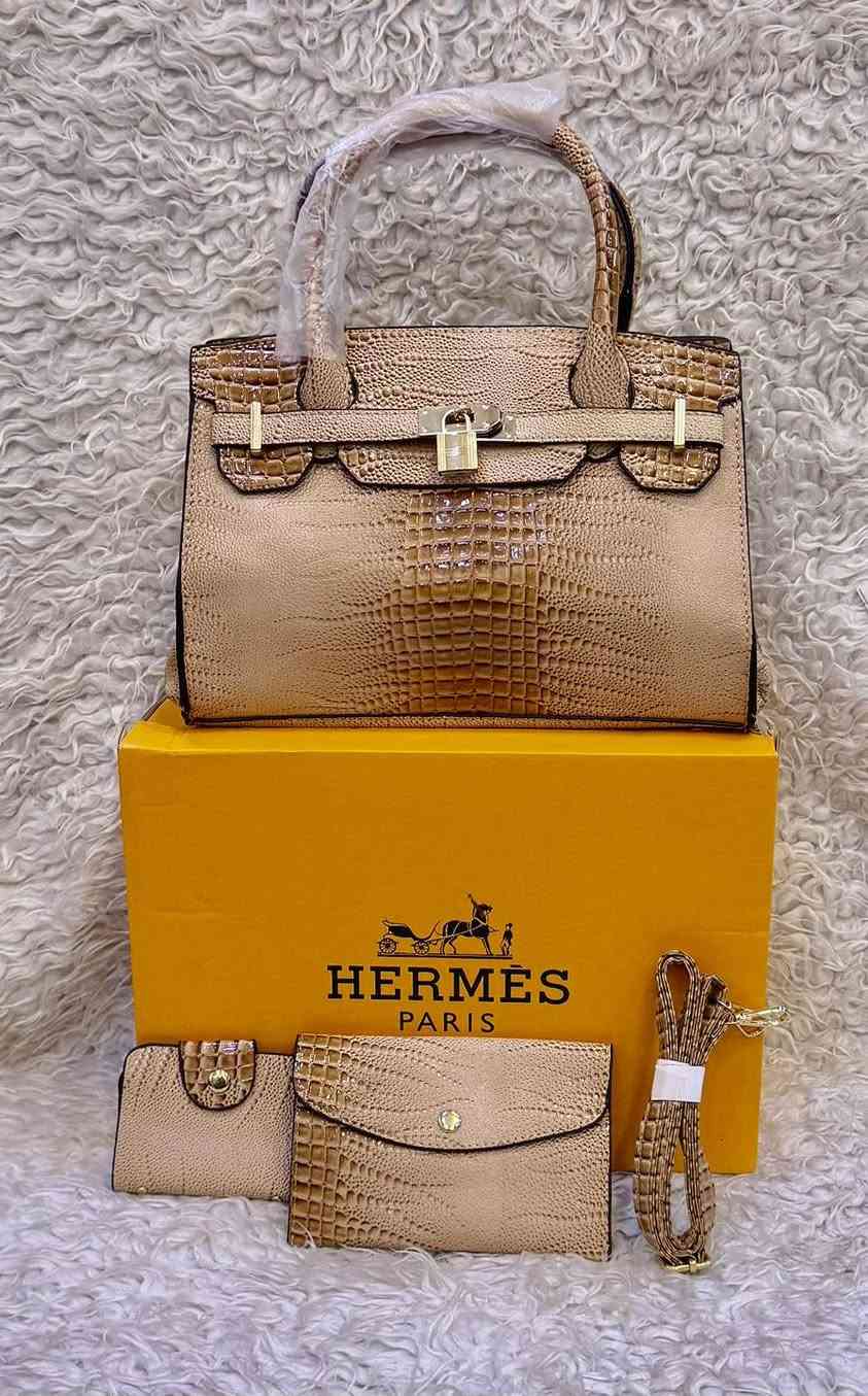 سلاو 😍👋 مرحبا 👋🧡 ANA SHOES 

جبنالكم حقايب نسايً ماركة HERMES اصلي 7الوان موجود
العنوان كركوك قادسيه الثانيه بدايه سايدين ابو
 خطاب  توصيل جميع محافظات
الاتصال على هذا الرق***********
