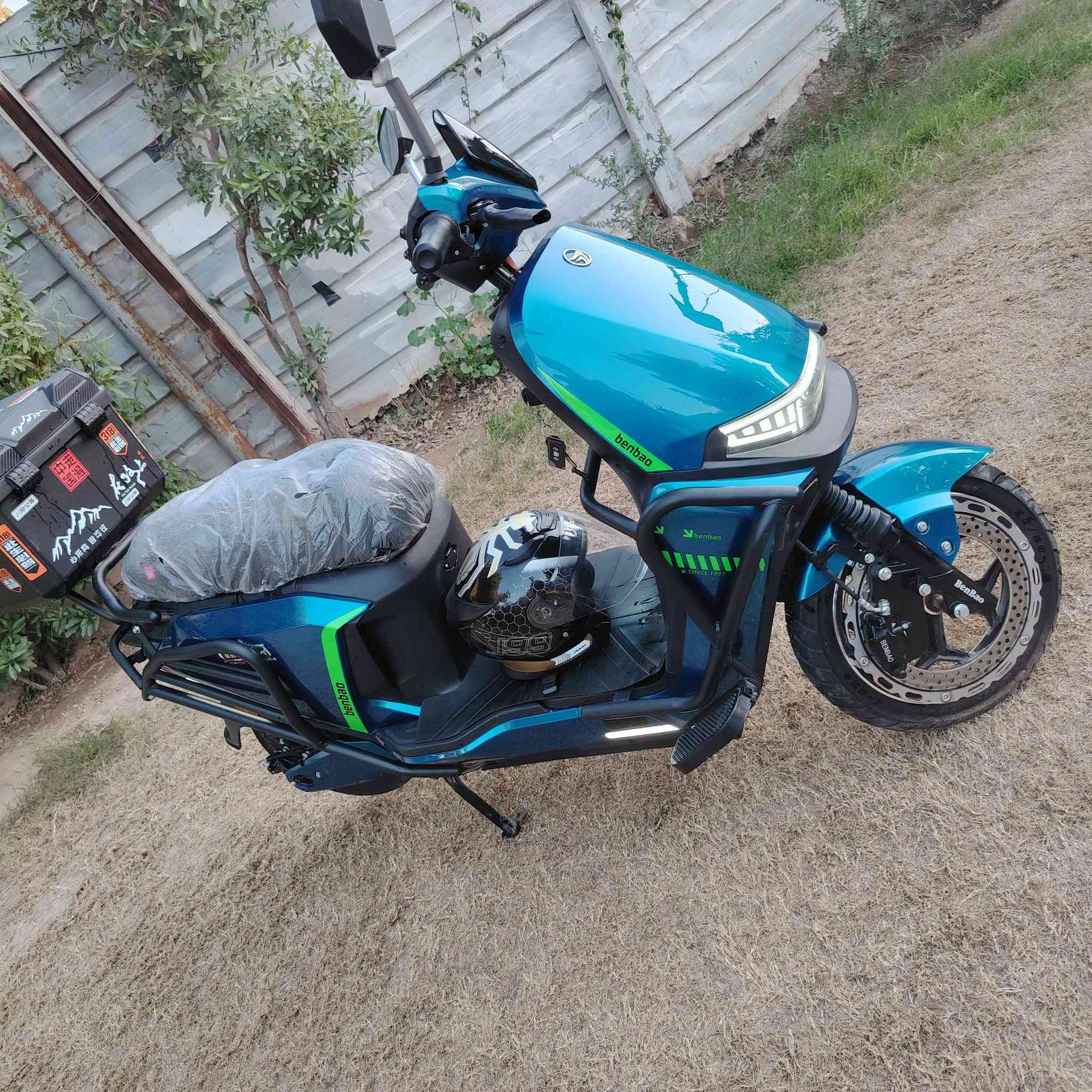 دراجه شحن للبيع جديدة مستعمله شهرين فقط
سرعه 80حقيقي سبب البيع مطلوب دين ملاحضه المرور ميحاسبون عليهة نهائيا بيهة درع وصندوك
سعر1200 وبيهة مجال خوذه هدية وياهة


**إذا كنت صاحب هذا الإعلان وتريد حذفه لأي سبب، رجاءا أرسل رسالة إلى الدعم الفني**