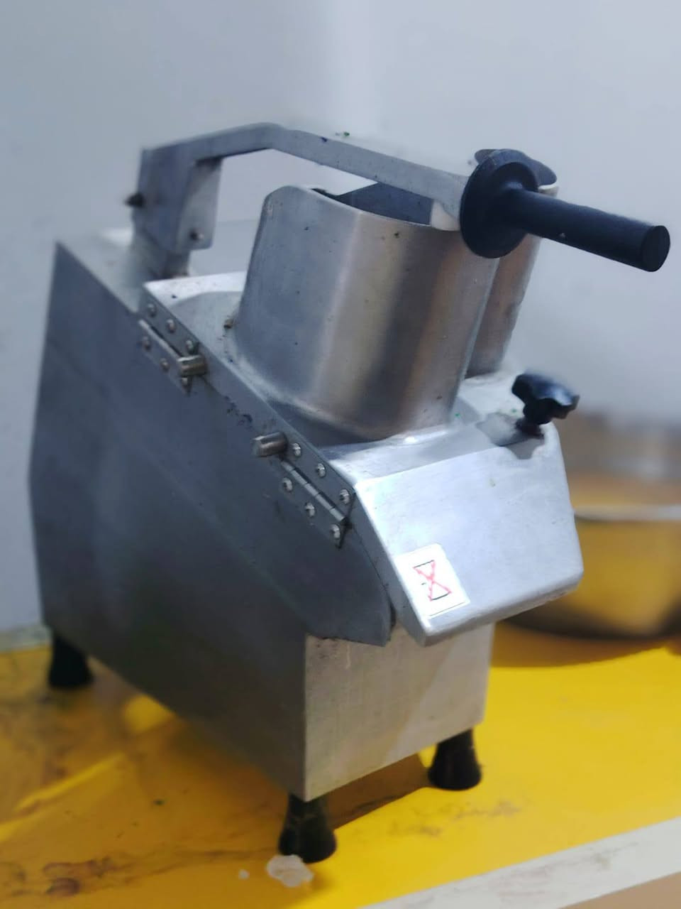 اسلام عليكم 
اغراض كافتيريا  كامله للبيع  شوايه كص مكينة ثرم سلاطه مع الاقراص  مكينة  عجين كابسة صاج ميز عدد 2 سنك  جام خانه عدد 2  كراسي عدد11 طبلات عدد 3  طباخ  عنين كبير   كرين بركل  دباب غاز عدد 2  خلاط  وكاسات مال مقبلات و مجمده  جديده
الاتصال على الارقام
***********
***********
