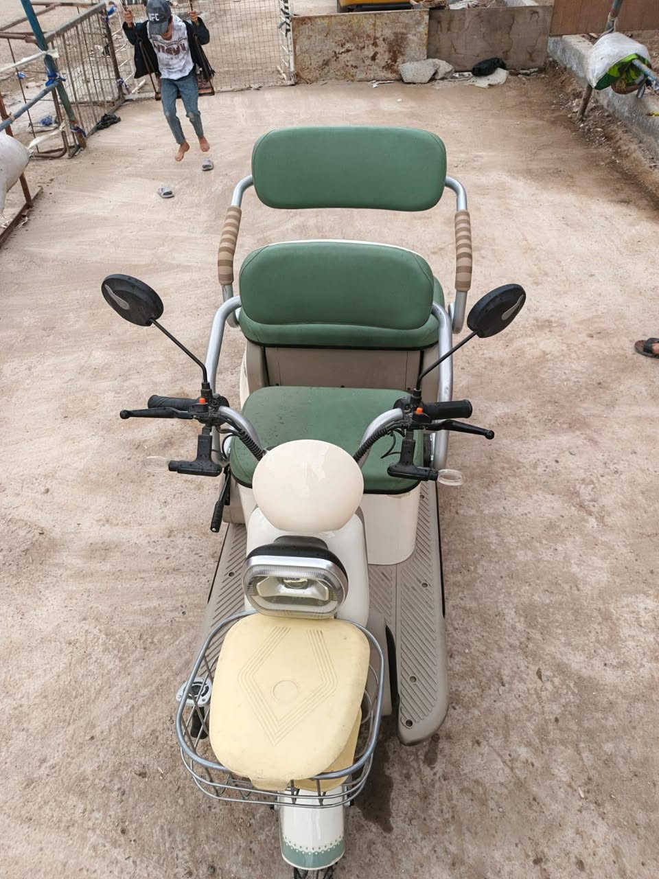 سلام عليكم  دراجه شحن لذوي الاحتياجات الخاصه جديده بمعنى الكلمه  سعر1100 العنوان مدينه الصدر هاتف ***********
