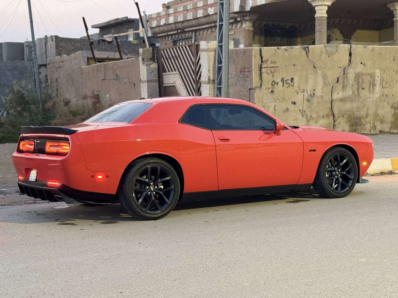 جالنجر 2023 Rt اصدار اخير
فحص باسمي تحويل مباشر
حادث خفيف جدا بدون اي ضرر اضافي 
"وسونار موجود"
بدون ايرباك، بدون دواخل، بدون شاصي
المواصفات 
* رادار خلفي جانبي 
* كشافات الضباب زنون 
* المصابيح الأمامية مع LED 
* حساسات 
* سستم صوت الپاين 
* ويل قياس 20 انج 
* مقاعد رياضية  
* مقاعد أمامية كهربائية عدد 2 
* تشغيل عن بعد 
* ستيرن كهربائي 
* محدد سرعة 
* تلفون بلوتوث 
* كاميرا خلفية 
* مرايا متحسسة للاضاءة العالية 
* كير شفتر بالستيرن  
* دخول ذكي (بصمة)
* ممشى ١١ فقط زيرو شركة
سعر 248 فقط وبيها مجال 
* مكانها الفلوجة  *********** واتساب
