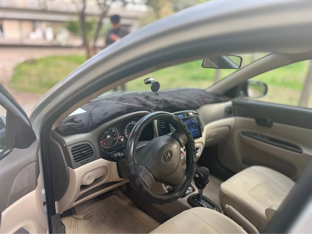 اكسنت 2011 
محرك 16 ممفتوح 
تخم تايرات جدد صدر جديد 
شاشة + كاميرا 
السيارة بيها ملاحظات فقط بدون صبغ 
صورة الفحص مرفقه مع صور السيارة 
السعر 88 ورقة ومجال بسيط للأسفسار *********** كركوك, العراق
