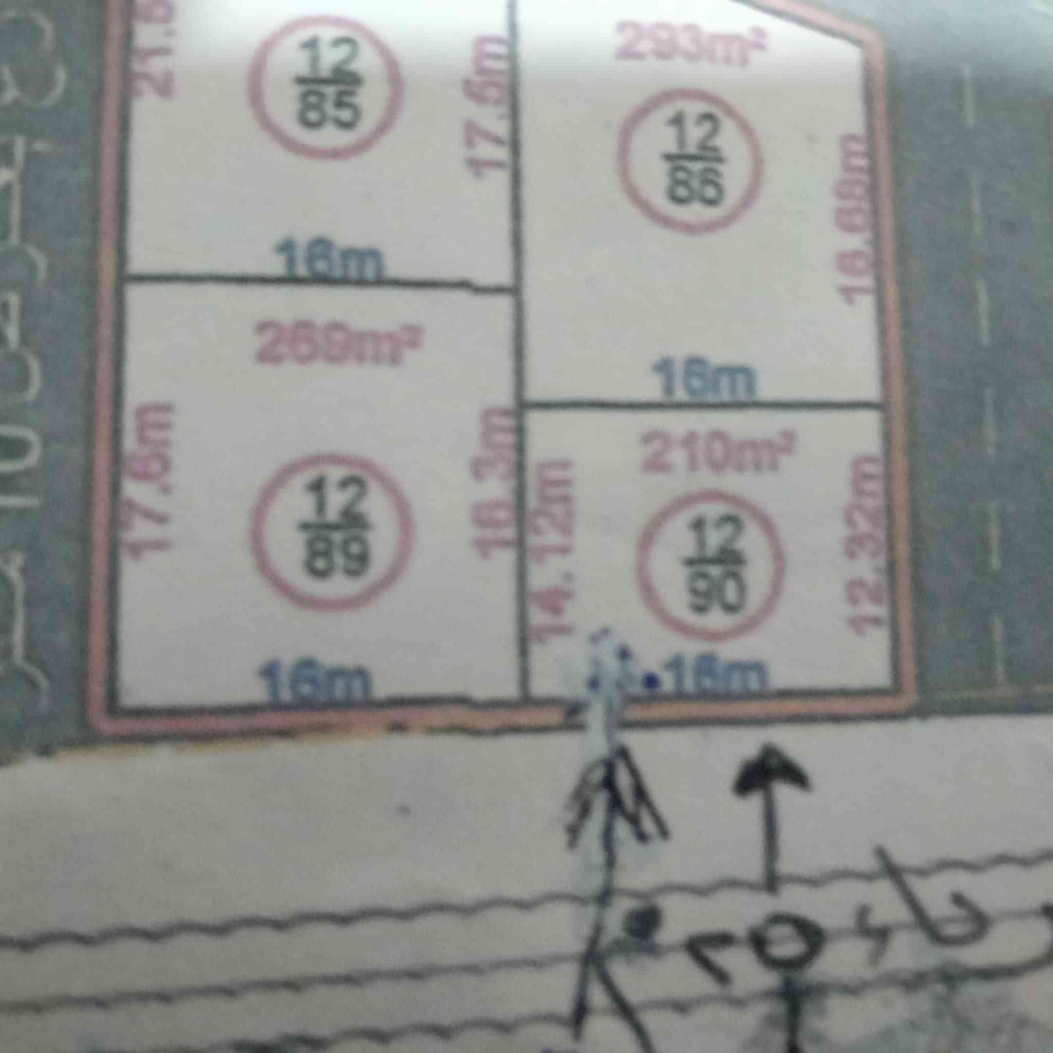 للبيع نصف قطعة ارض في مزارع زيونة مقابل المرور مساحتها 100 متر الواجهة 6.25 متر موقع مميز قريبة على مجمع هيما ستي و قريبا ايضا على حي التحرير مقابل جامع كبير قيد الانشاء بلضبط باسم صاحبها الشرعي جمعية الزراعه بها كرت بلدية... للتواصل و الاستفسار واتساب او مكالمه ***********
