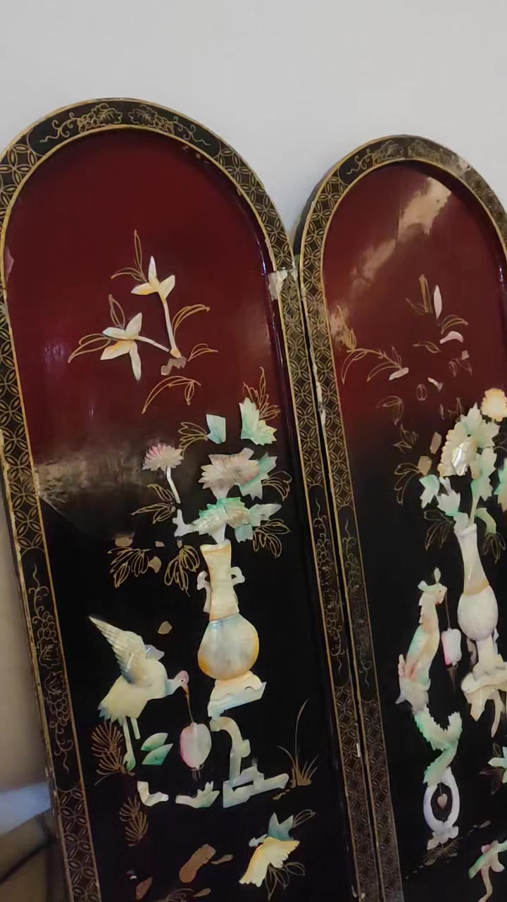 لوحات لاكر صيني قديم مطعم بالصدف الطبيعي 
عدد 4 – بحاجة ترميم موضح بالفيديو الضرر


**إذا كنت صاحب هذا الإعلان وتريد حذفه لأي سبب، رجاءا أرسل رسالة إلى الدعم الفني**