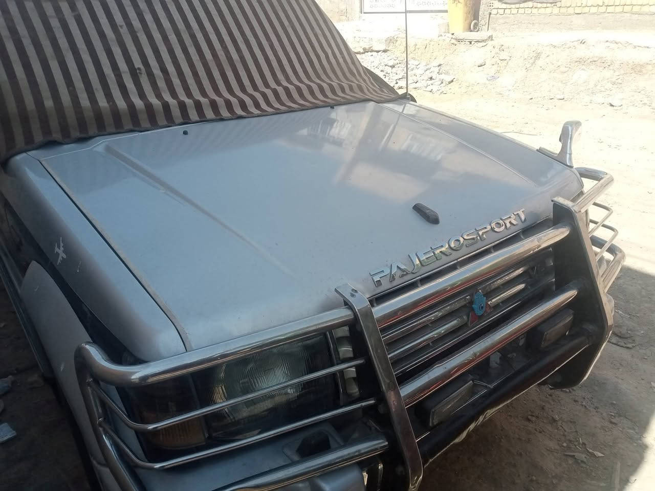 سياره باجيرو موديل 95تخم تاثيرات جديده كهربائيات شغاله تبريدفول صبغ جماليه مقفوله سياره فول بس محرك لاطش55 ورقه***********
