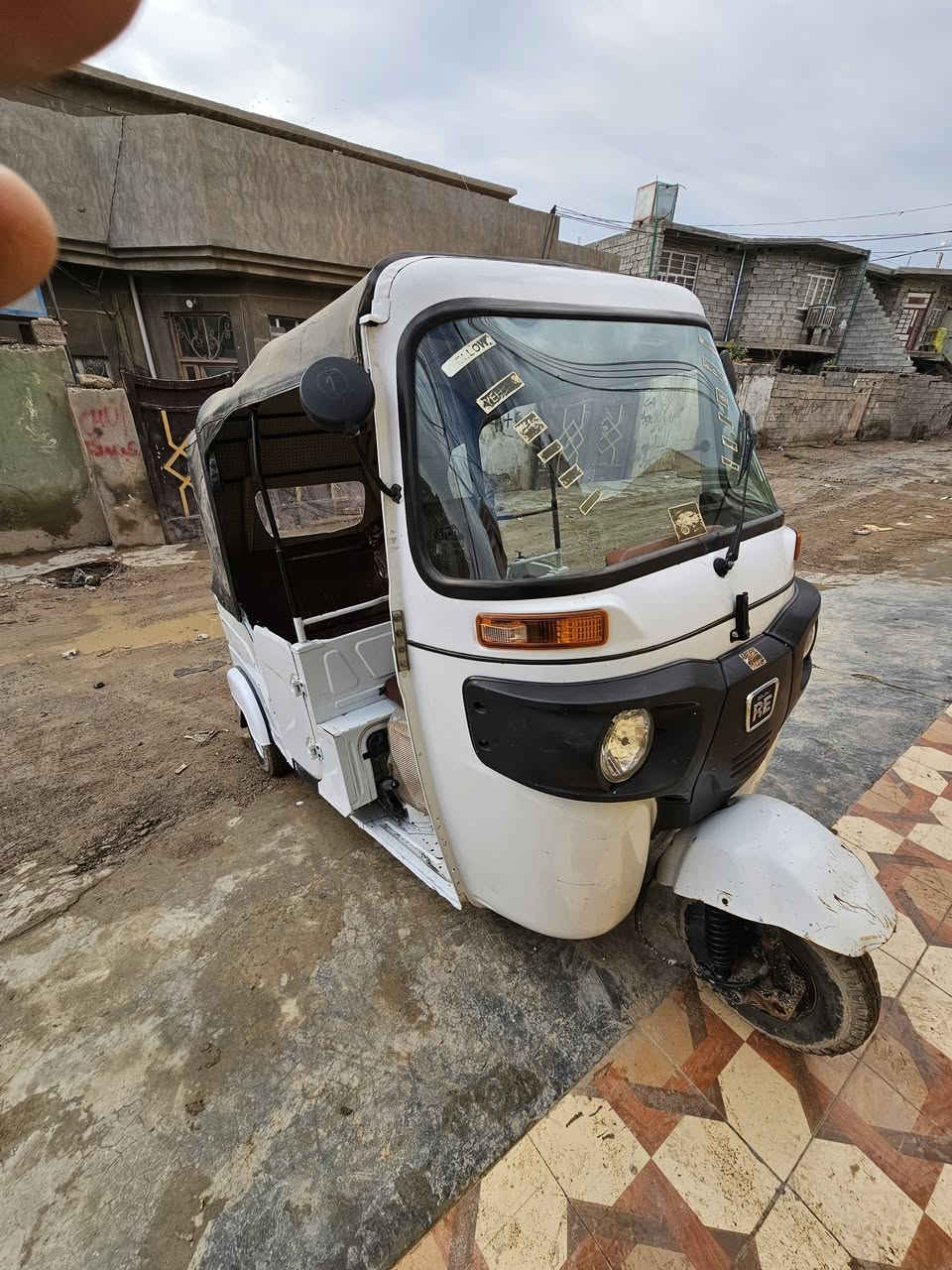 السلام عليكم توك توك للبيع موديل 21 كفاله عامه سعر8 ثمانيه وبيها مجال تحويل مباشر رقمها ديالى***********
