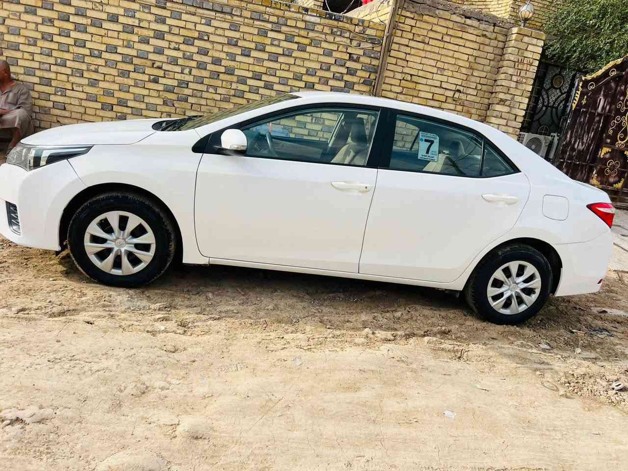 السلام عليكم كورلا موديل 2015شركه عامه رقم بغداد بسمي مكينه كير. على وضع الشركه  حداديه تدفئه تبريد كله على وضع الشركه بيها قطعتين صبغ بدون دواخل اثر شخوط مكفوله من الضربه السياره جاهزه من كل النواحي 
السعر.   138.  
الاتصال على الرقم ***********
المكان كوت مركز المدينة
