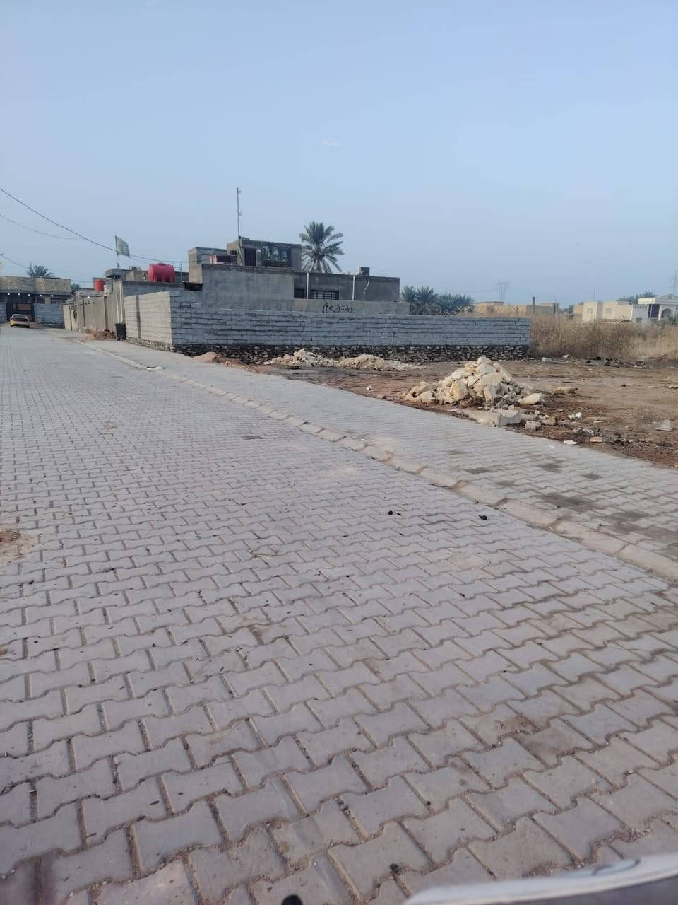 #يـــارزاق... 
قطعة زراعية ٢٠٠ م للبيع خلف المستشفى في حي ناظم ثاني قطعة عن الشارع الرئيسي مسيجة حجر وبلوك تتوفر كافة الخدمات تبليط كهرباء ماء مجاري مقرنص إنارة.
للتواصل 📞***********
