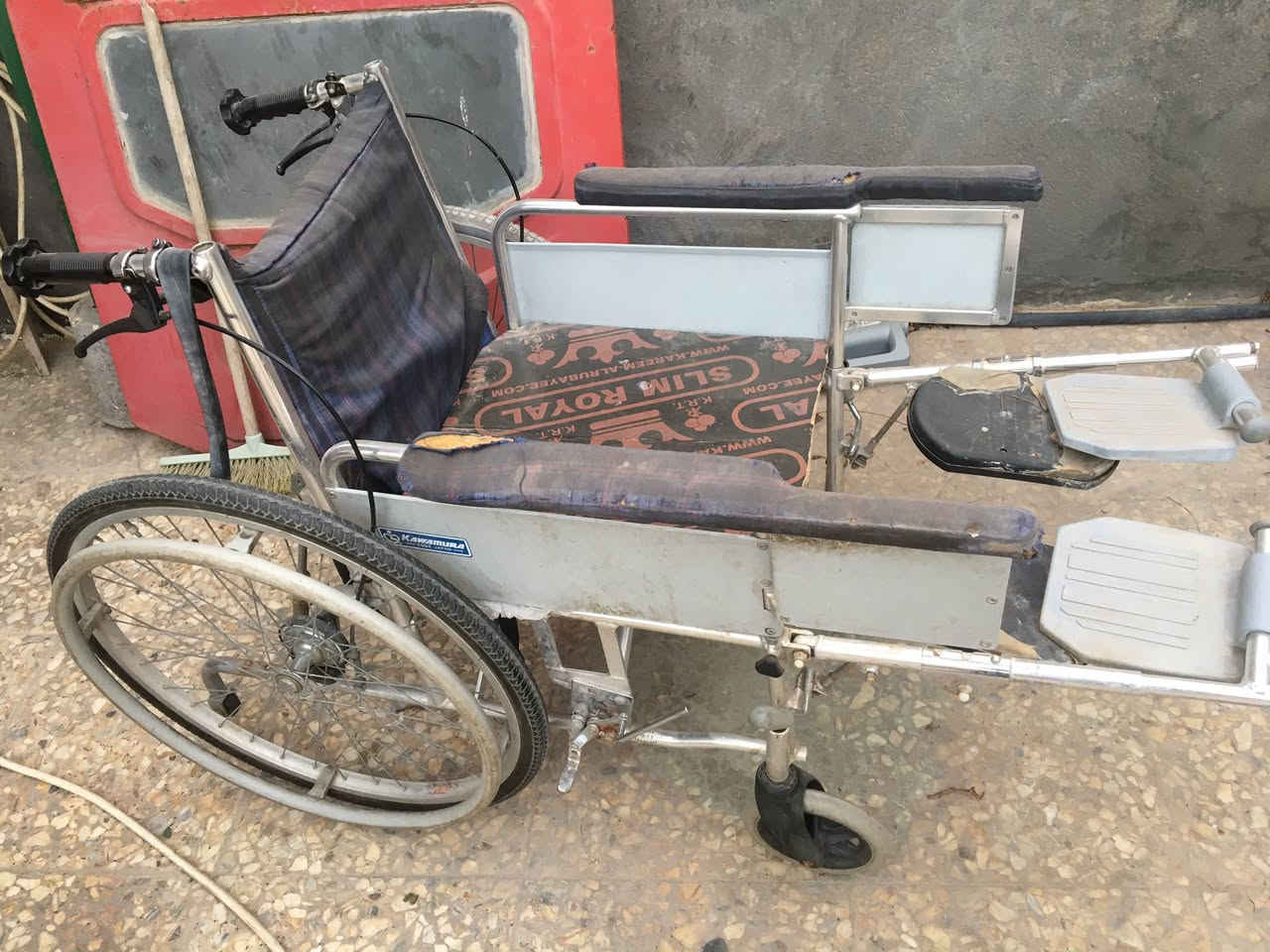 سلام عليكم عربه للبيع صناعه ياباني كامله مناقصه شي مكاني حله ***********
