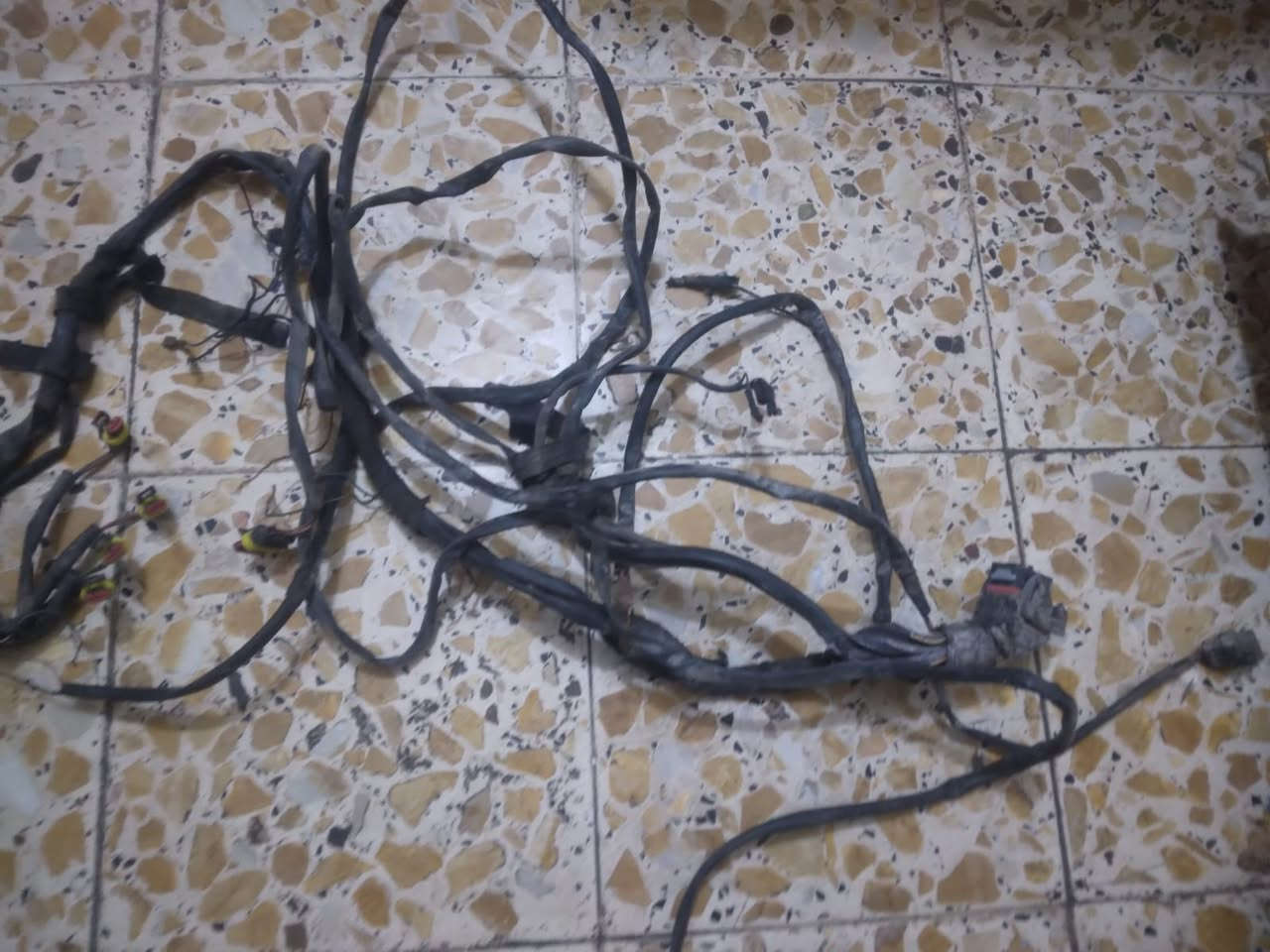 السلام عليكم منطومه غاز للبيع 4 سلندر الصنع ايطاليا اشتريت السياره وبيه هاي المنطومه والسيارة متصرف بانزين وما احتاجه لغيت هذني الي بالمحرك وباقي البطل بالصندوق تجي تفتح البطل واذا بيه غراض بعد بالمحرك تفتحن والله شاهد ما ادري بيه تشتغل او لا ابيع عاطله عنواني بغداد الشعله السعر 150 وبيه مجال بدون كسران نشرين اختها ب 250 اي استفسار الاتصال على الرقم ***********
