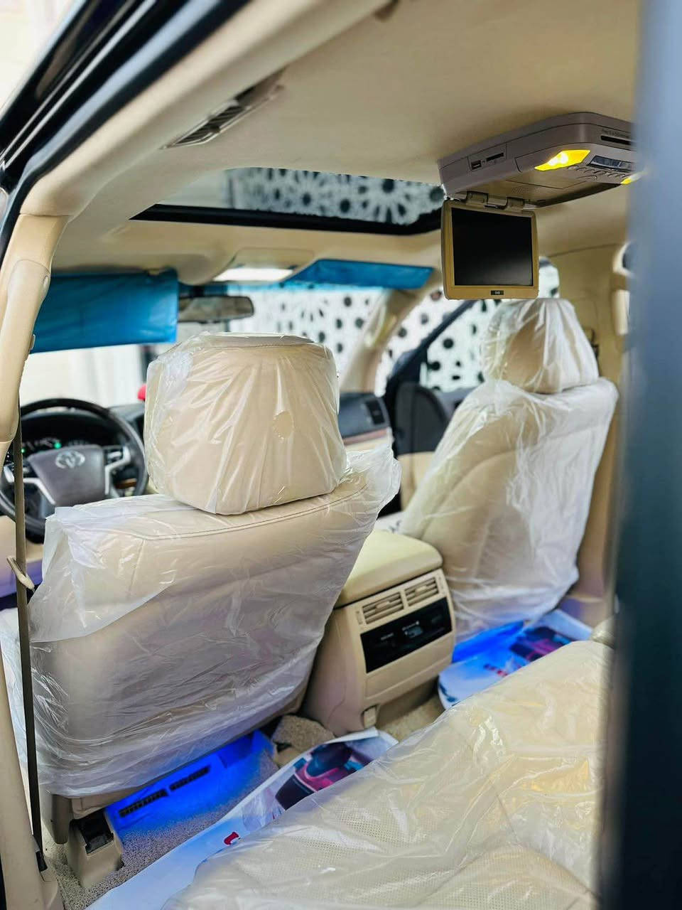 ﷽
السلام عليكم رمضان كريم
انسب لاندكروز بكل العراق 
رمضان كريم 🌘 
للبيع او مراوس
تـويـوتـا لاندکروزر مــــوديل 2016 بريم اصل 
سيارة كلش نظيفة ومابيها اي نقص جاهزة من جميع النواحي وبالعافية ع تكون من نصيبه 

________👇🏻المـواصـفـات👇🏻_____________

رقم سليمانيه بأسمي شخصياً 
 بــصمة تـشغيل
 فــتحة في الـسقف
 دفـع ربــــاعي 4WD
 ثلاجة 
 شـــاشة
 كاميرا 
 عدد 3 صفات 
 حساسات أمامية و خلفية 
 مـثبت سـرعه
 مانع انزلاق 
 تـحكم كامل فـي الـمقود
 اشاير فـي الـمرايا
 اطارات جديدة 
 مـحرك و كـير ورباعي و صالة  تـمام الـتمام
 الـسياره بحـالة ممـتازه جـداً  
 خـاليه من العيوب عدا المذكور 
 خـاليه من الــصدأ و الـرطوبه 
 لا يوجد بها اي عيوب 
( ملاحظه ) 
السياره عليه سيرفس كامل من نوزلات ومجاول 
و جك وبلكات وغرف احتراق ودكشن وحساسات  ودهن وفلتر من جميع النواحي وحداديه 
السيارة نظيفة بمعني الكلم
بيها ( صبغ حزام ابيع عام ) بدون دواخل  بدون شواصي بدون لغود محرك كير حداديه كرهبائيات كله بشرط سياره مابيه اي نقص يذكر 

الســـــــــعر  318 قفل 🔏 من ألأخير
  ماكو هيج سعر حته محدثه ماكو بهيج سعر بلاش 
لاستفسار الاتصال ع الارقام التالية 📲📲

‏ ( *********** / ‭0781 578 1463‬ ) ‏
 ( *********** ) واتساب 
تحياتي لجميع 🌹 🌸 حلة, بابل
