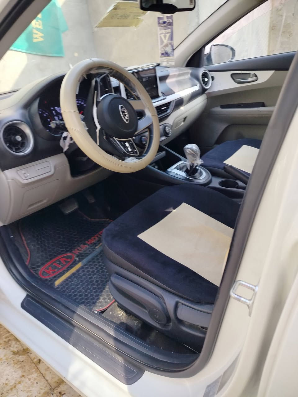 ا
السلام عليكم 
سيراتو 20 فول مواصفات 
رقم بغداد 
مكينه 1600 
ماشيه 87 
بيه بارد بسيط  وصبغ ربع الدوسه 
مكانها سماوه تفاصيل اكثر خاص 
او اتصال 
***********
