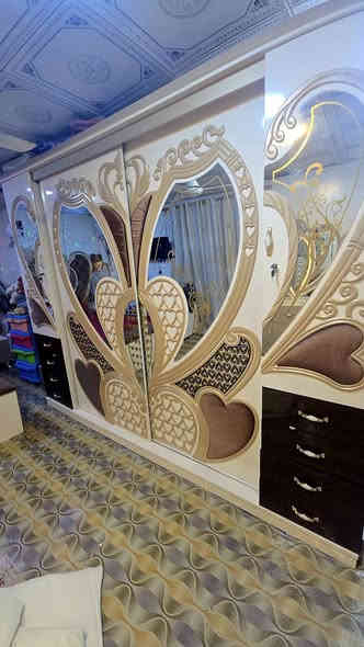 سلام عليكم غرفه نوم تركي كبيره 9 قطع
النضافه مثل ما وضح بالصوره كلش نضيفه.ماخذهه مليونين اريدها ب 1.100 قفل + كاروك للبيع هم كلش نضيف مثل متشوفونه

للاستفسار ***********
