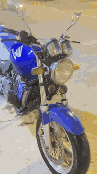 السلام عليكم شباب موجود سيبي مسجله رقم سنويه دراجه كلش نضيفه عنوان الرمادي 5كيلو رقم هاتف ***********
