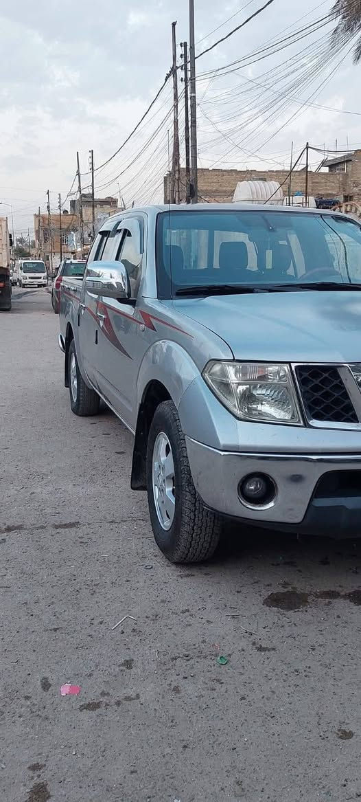 سلام عليكم
عندي بيكم نيفاره موديل 2009 

رقم سليمانيه جديد الدولي شرط التحويل 

مكينه لا بخار ولا تنقيص خير من الله 

كير عادي صدر مامي خلفي جديد تبريد ثلج 

بيه صبغ الباب الخلفي اليمنه 

مكان سياره بغداد الرصافه السعر 90

رقم الهاتف ***********
