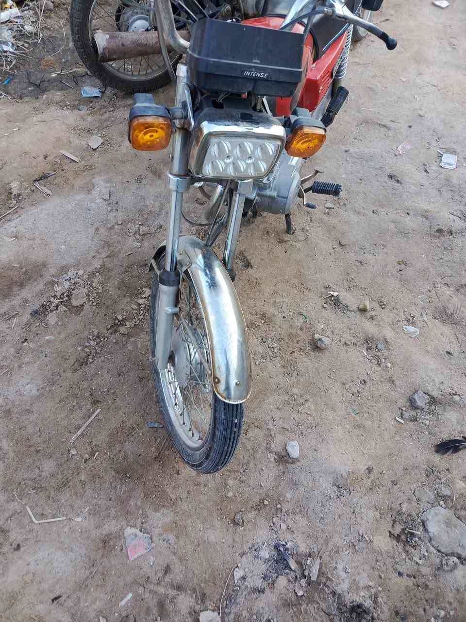 السلام عليكم ايراني للبيع او مراوس بماكس عدله الدراجه شلعه معدل خير من الله كهربائيات كلها شغاله مفتوحه مبدل بوشه وبستم الدارجه اوراق 3 بيها رايدها ب 650 أو مراوس بماكس ع حسب القناعه رقمي *********** مكاني بصره ابو الخصيب العوجه
