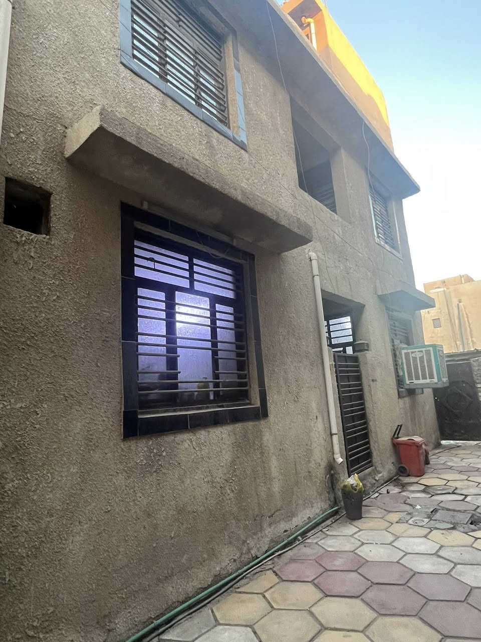 دار للبيع مساحة 125 واجهه 5 على شكل وحدتين
العنوان الوزيرية للاستفسار ***********
