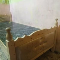 للبيع ثلاث أسرّة (جربايات) خشب  بحالة ممتازة. النوع: جرباية نفر واحد  ...