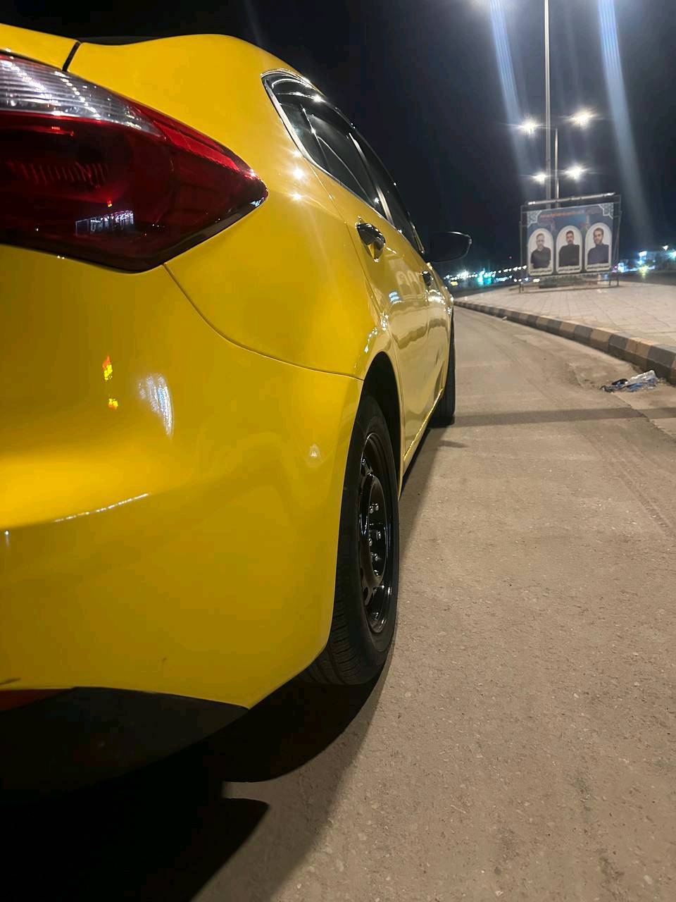 سلام عليكم
فورتي موديل 2016

#وارد امريكي حادثهه
دعاميه وشوي خشم 
الشاصي مسحوب سحب 
لاحار ولابارد سونارهه
موجود اواضح بصورهه 

محرك دوش 1800
محرك كير مكفول 

رقم بغداد بأسمي
تحويل ثاني يوم 

سنويه ل31

السياره نصبه جماليه فول 
 
المكان ميسان العماره للستفسار اتصل ***********
