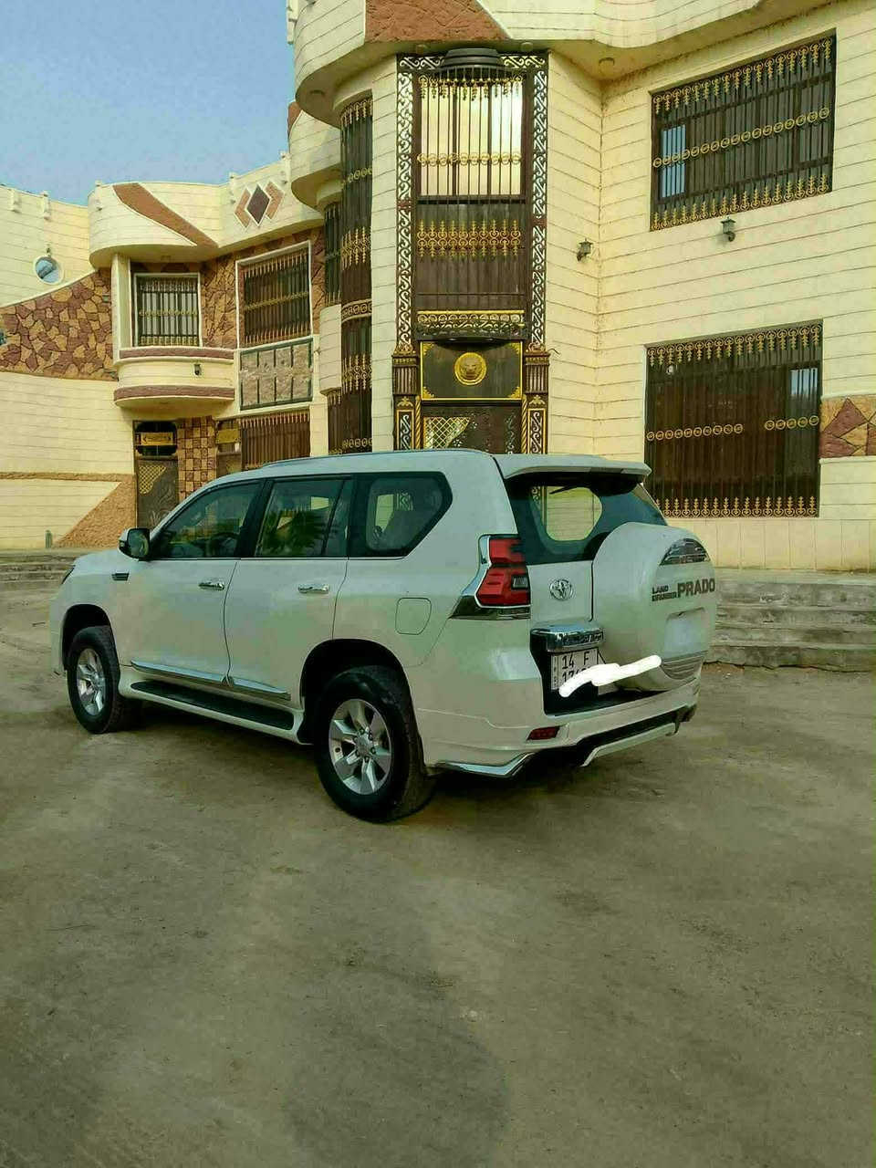 برادو 2010 محدث 2020 محرك 4 سلندر صبغ حزام بدون معجون القمارة لا صبغ ولا معجون رقم بصره بأسمي 
مكان السيارة بالسماوة 
السعر ب180 ورقة وبيها مجال
***********
