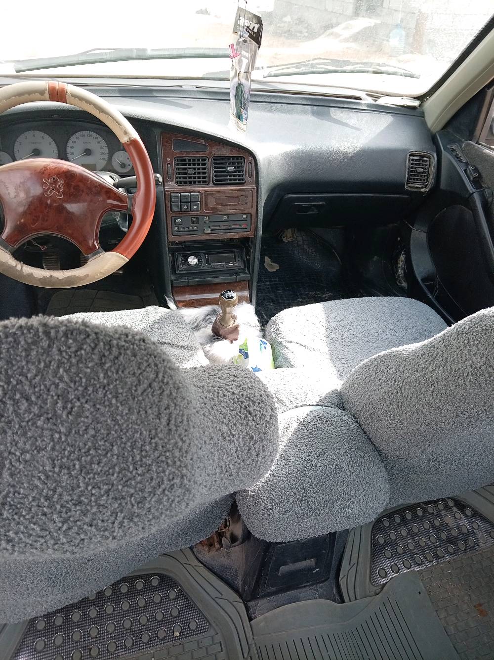 سلام عليكم سياره للبيع بيجو بارص مديل 2010 سياره كلها شغاله مكينه وكير خيرمن الله حداديه سدر جديد العنوان البصرة ابي الخصيب السعر 15 