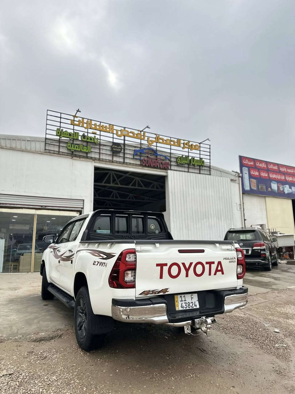 سلام عليكم فورويل 2022 اوتوماتيك 4X4 كويتي  بانزين
فووول مواصفات.           
مكفوله من كل نواحي 
سياره مال جناي 
تبريد قطعتين +بيانو لمس
شاشه كبيره  
مانع انزلاق.   ماشيه 62 حقيقي 
رقم دولي سنويه مجدده 2027 بأسمي مشروع وطني
جاهزه من كلشي مابيها اي نواقص
تبريد ثلج ❄️ تدفئه شغاله
حداديه وصدر بالباكيت
جاهزه من كلشي مال جناي
مكان السياره    بغداد ابو غريب 
استفسار اتصال ***********  ورد سريع
