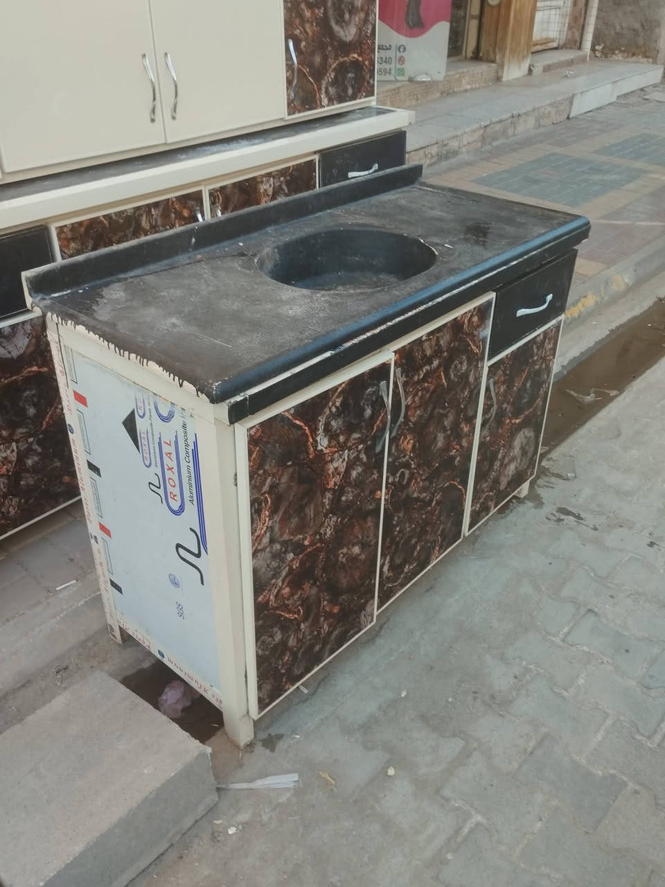 متوفر كاونتر قياس مترين  وسنك مرمر قياس متر وربع 
وكاونتر قياس متر ونص 
نضيفات جدا اي ضرر مابيهن 
ومتوفر غرف نوم عراقيه نجاره
وكناتير 6 ابواب تسكام نجاره 
باسعار مناسبه جدا 
اهلا وسهلا بكم 
العنوان واسط نعمانيه شارع 13 مقابل بيت الحاج خيون 
للاستفسار مراسلة الصفحه او الاتصال 
*********** واتساب فقط 
***********
***********
