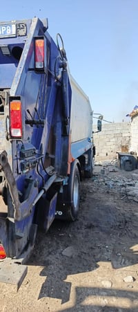 كابسة نفايات • مازنجر • شاحنة