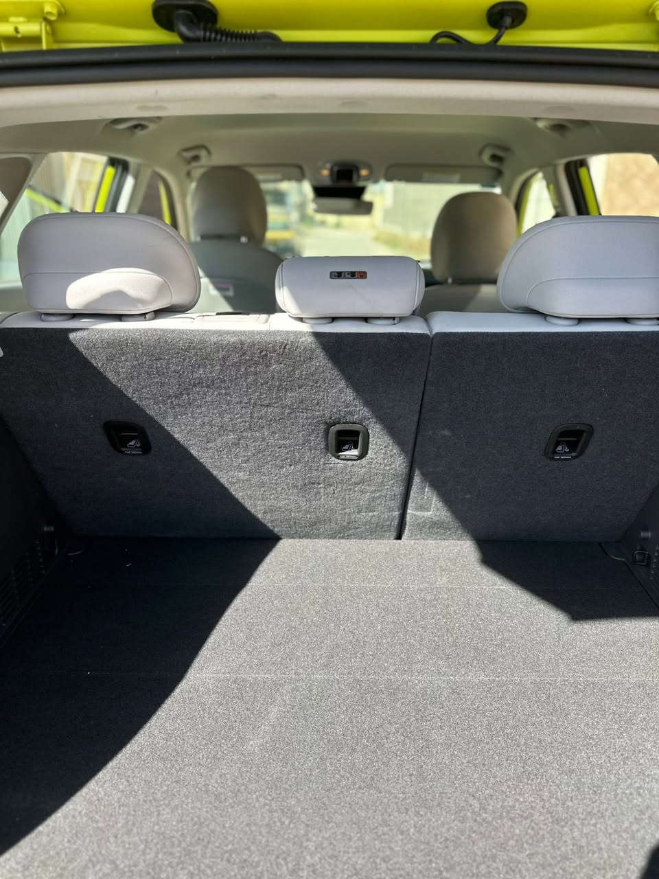 سلام عليكم
كونا ٢٠٢٤ لون مميز مواصفات النص
حادث موضح طخه بالبنيد ومصبوغ قطعه وحده فقط بدون ايرباك بدون دواخل
جديده جدا ماشيه ٢٥ الف
مواصفات شاشه دجتال متصله شاحن وايرليس   رادار امامي وجانبي وباقي مواصفات النص المعروفه
سعر السياره ١٦٩ ورقه ومجالها بسيط
***********
بغداد الدوره
