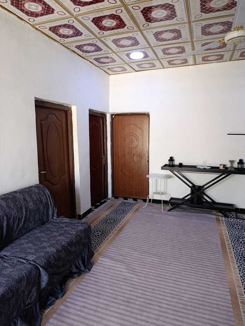 بيت زراعي للبيع مساحه ٣٠٠ على شارعين ركن/ ماء وكهرباء
البيت عكاده والسطح شغل مضبوط 
لايلون وحصو صب مضبوط مسلط
يحتوي على ه خمس غرف 
وديوان صاله ومطبخ 
البيت كله ارضيات بنسلايت ابيض 
والسقوف كله سقوف ثانويه 
بيت كبير ومرتب 
العنوان سفوان حي الامام صادق 
يكون الموقع بين مدرسة المدى الاهليه 
وقريب للجسر 
السعر ٤٨ وبيه مجال 
***********
